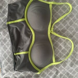 Victoria’s Secret PINK Active Ultimate Push Up Bra Size Small